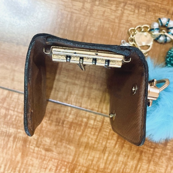 Louis Vuitton Multicles 4 Key Holder “Blue Bayou” - Picture 11 of 14